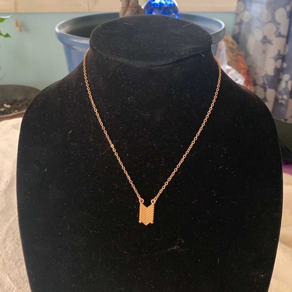 Gold necklace with pendant
